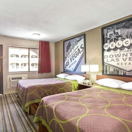 Super 8 By Wyndham Las Vegas Nellis Afb Area Buitenkant foto