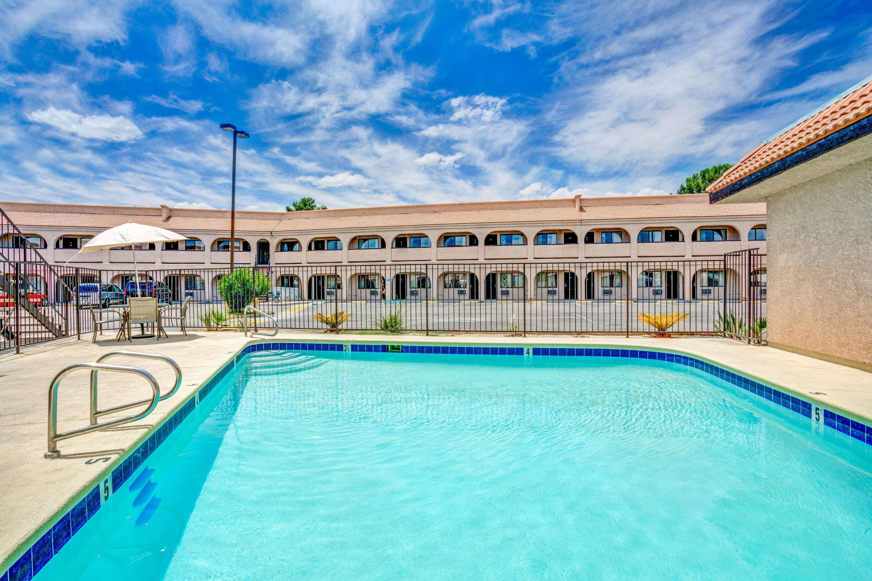 Super 8 By Wyndham Las Vegas Nellis Afb Area Buitenkant foto