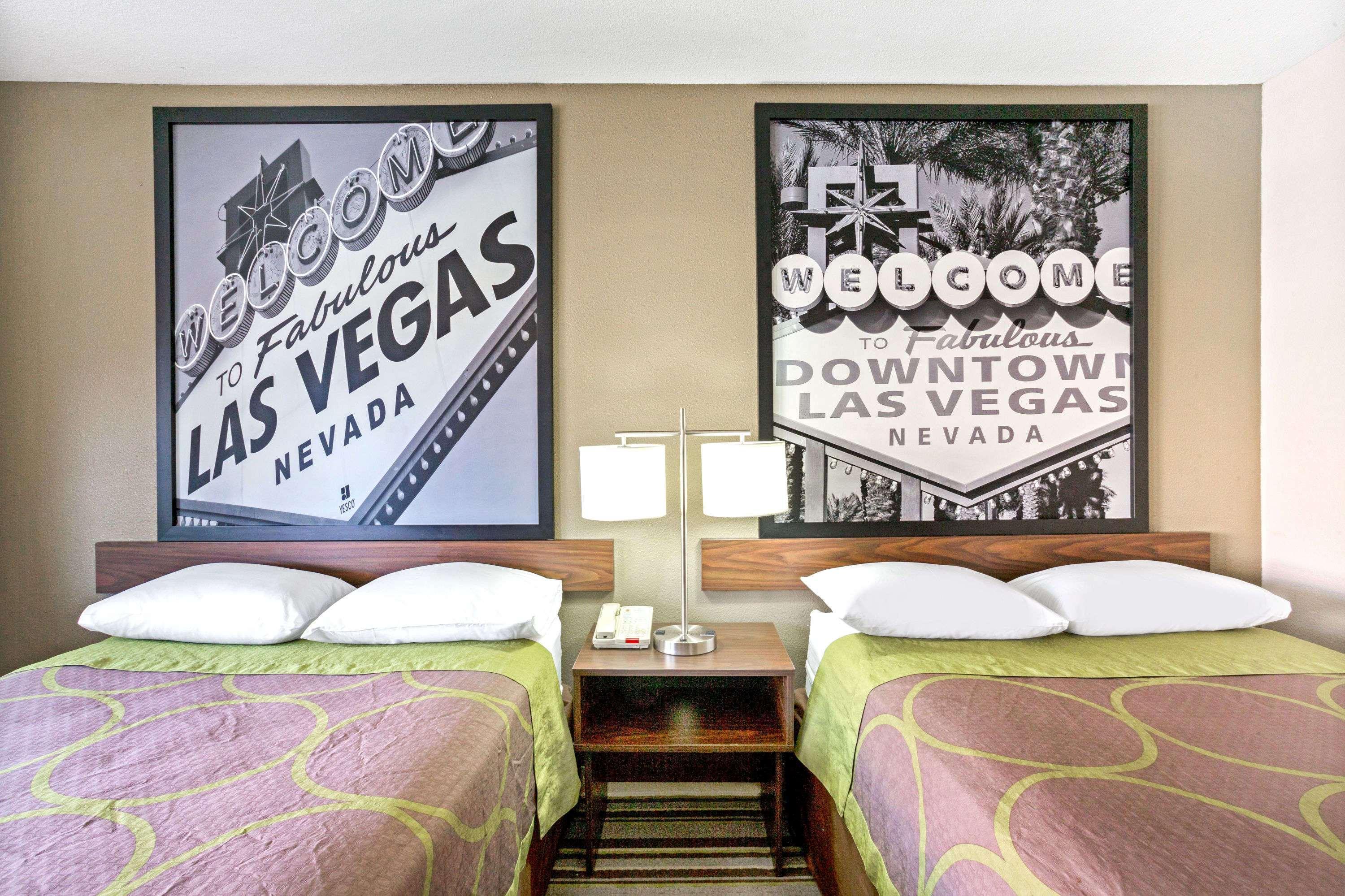 Super 8 By Wyndham Las Vegas Nellis Afb Area Buitenkant foto