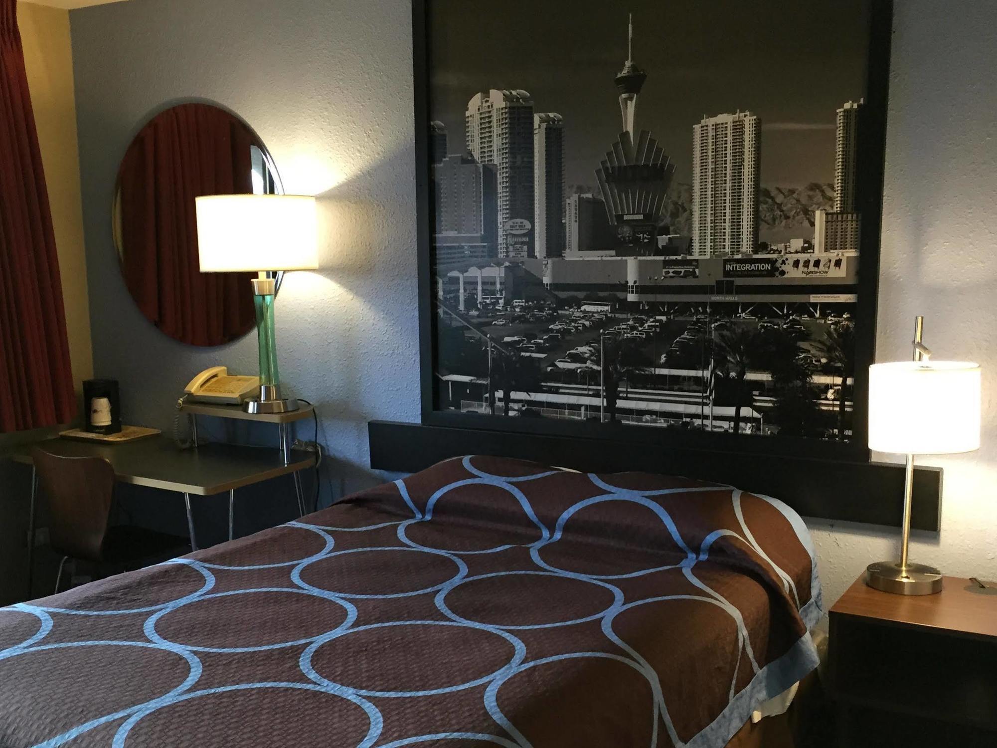 Super 8 By Wyndham Las Vegas Nellis Afb Area Buitenkant foto