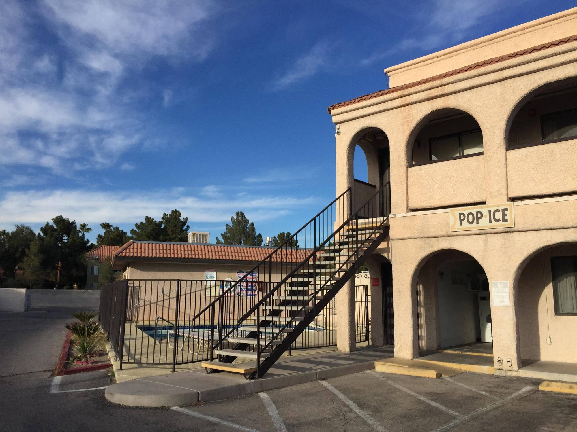 Super 8 By Wyndham Las Vegas Nellis Afb Area Buitenkant foto